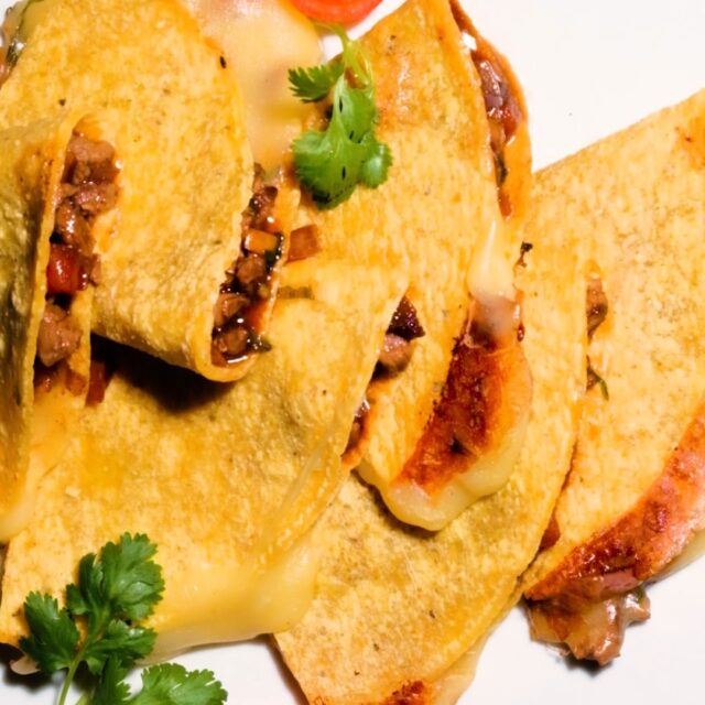 Quesadillas de Lomito Saltado