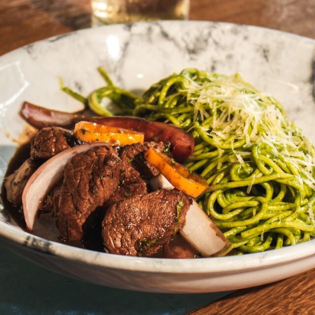 Espagueti Al Pesto con Lomo Fino