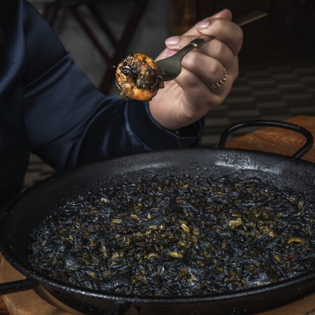 Paella en Tinta de Calamares